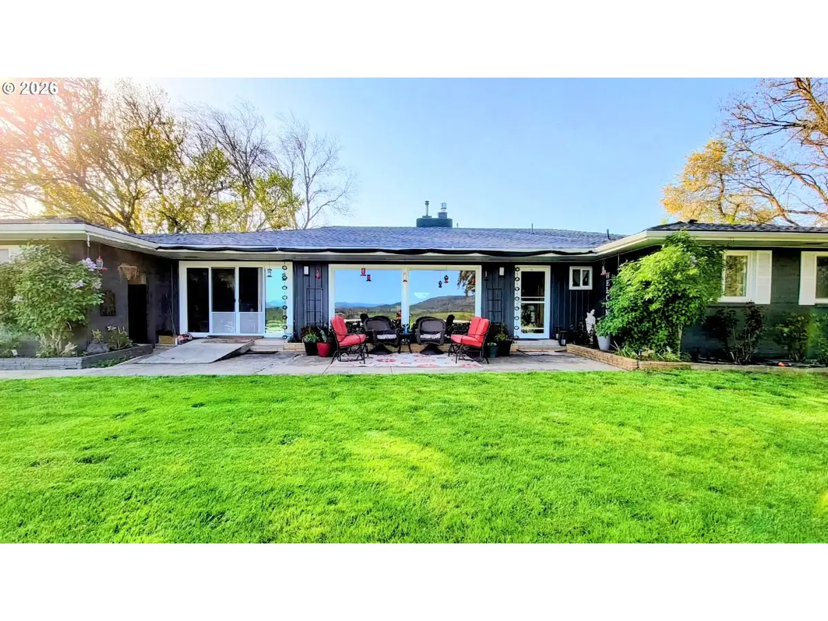 120 Hammel Rd, Eagle Point, OR 97524 - #1