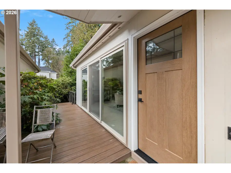 1053 Northshore Pl, Lake Oswego, OR 97034 - #3