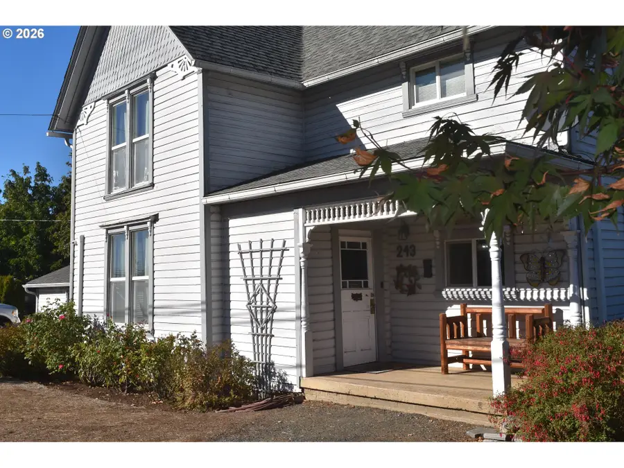 243 N Lane St, Cottage Grove, OR 97424 - Image #2