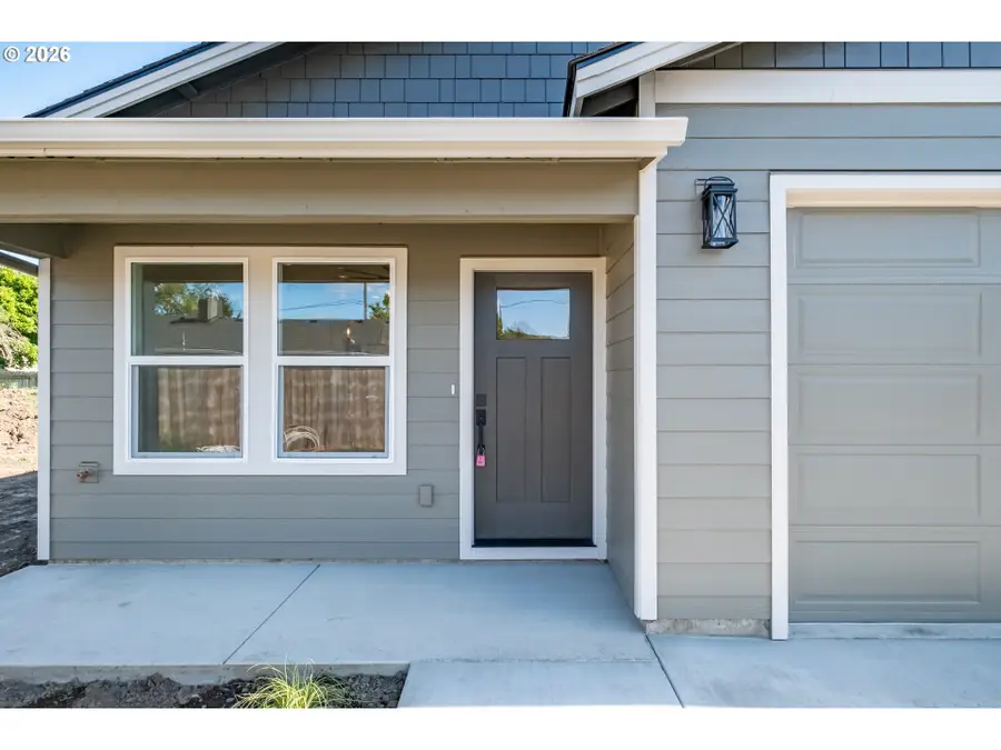 730 E Elmore St, Lebanon, OR 97355 - #2