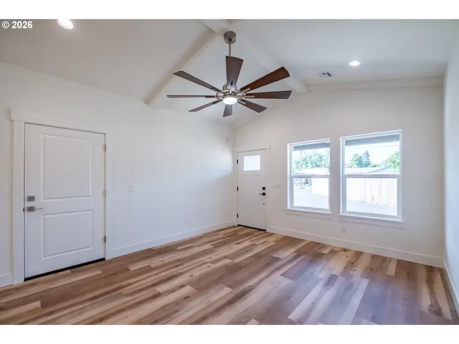 730 E Elmore St, Lebanon, OR 97355 - #3