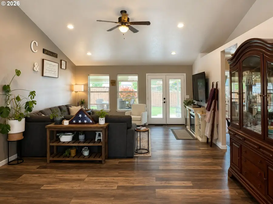 1356 SW 6th St, Hermiston, OR 97838 - #2