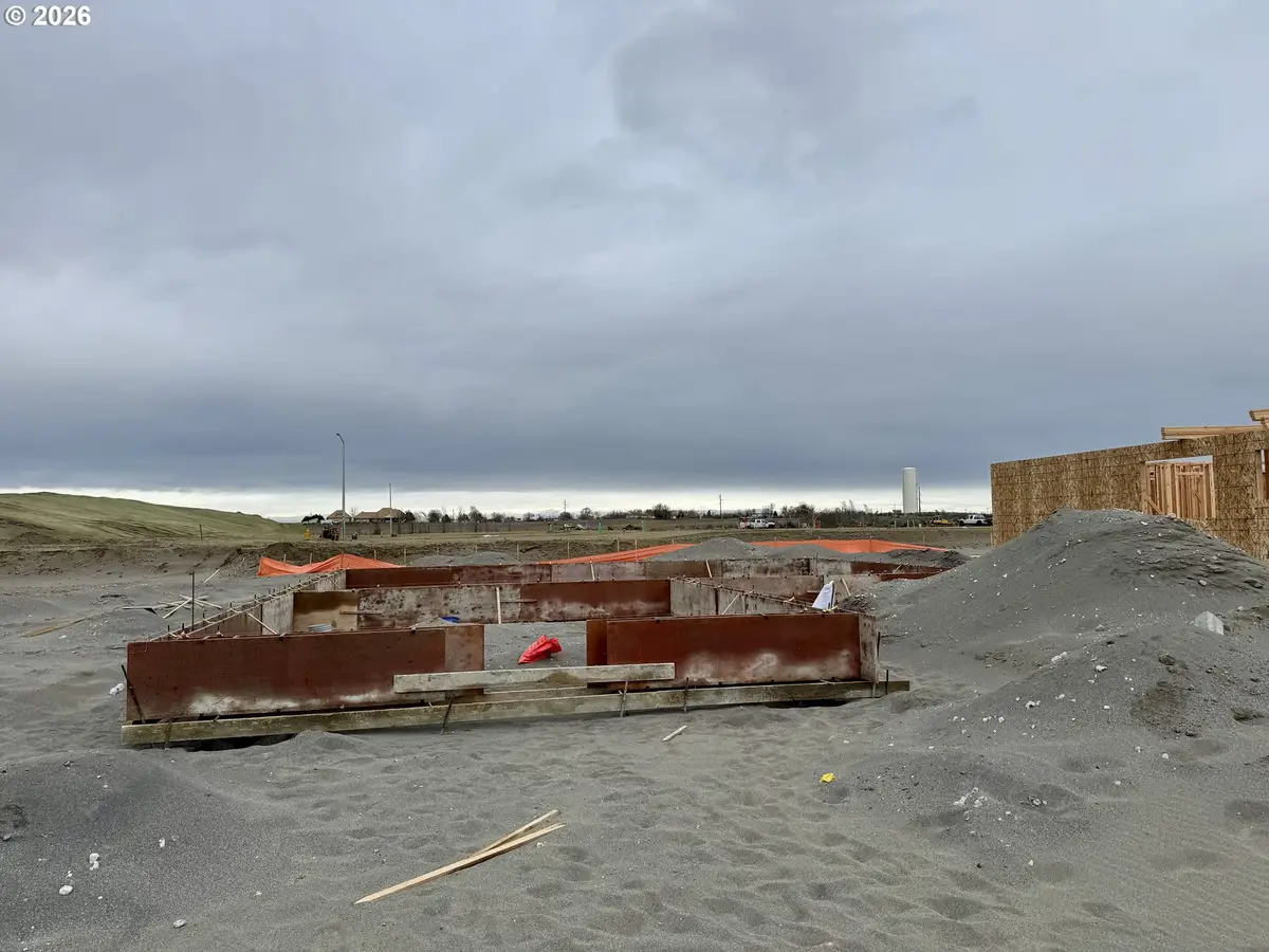 873 E Kinsley Ave, Hermiston, OR 97838 - #1