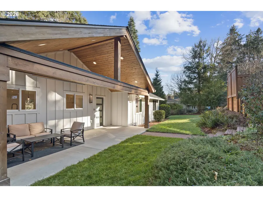 11404 S Breyman Ct, Portland, OR 97219 - Image #2