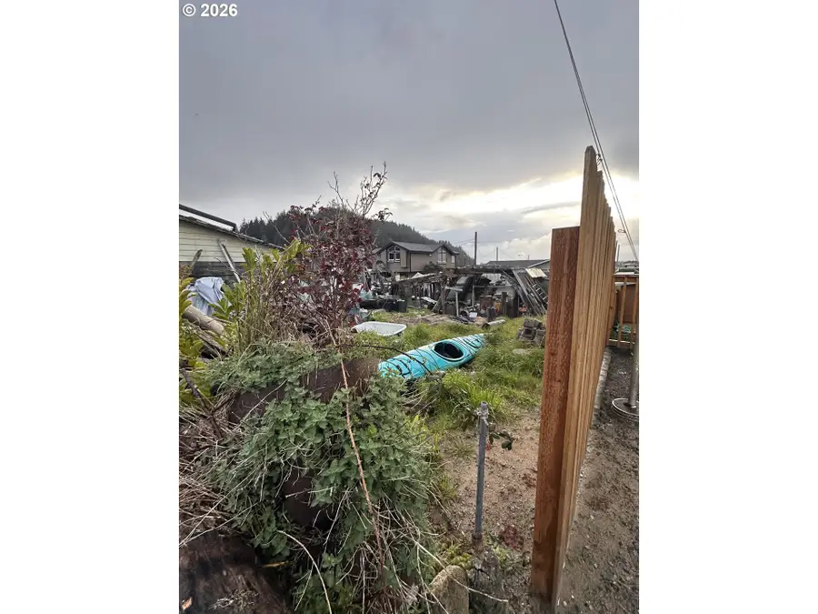 775 Broadway Ave #1, Winchester Bay, OR 97467 - #2