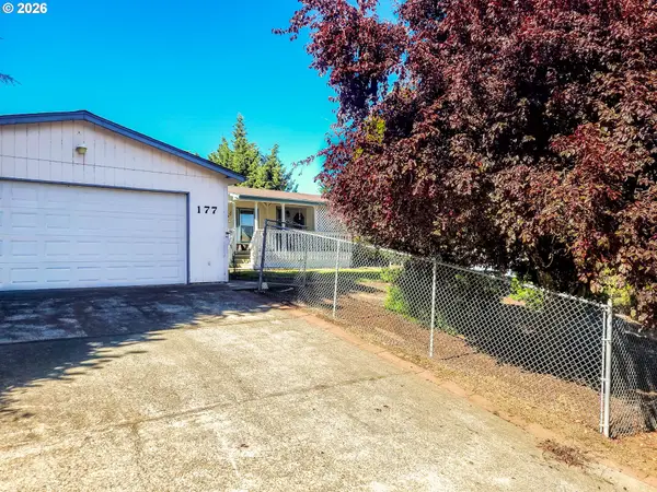 177 W Angela Ct, Roseburg, OR 97471