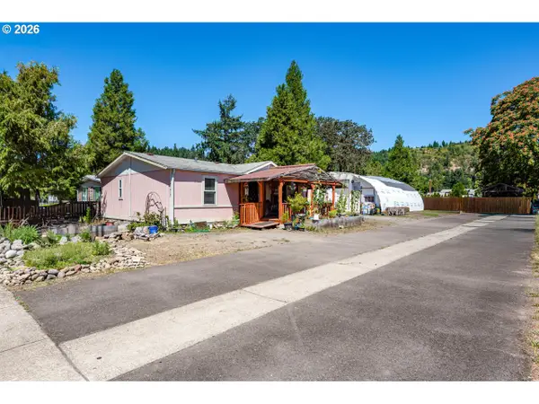 47507 School St, Oakridge, OR 97463