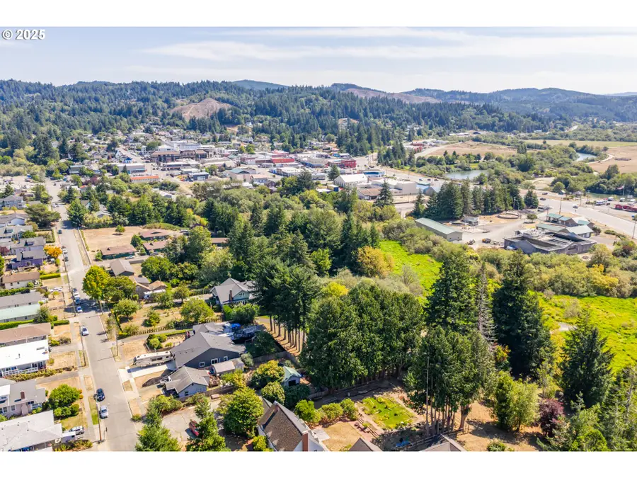 547 W 4th St, Coquille, OR 97423 - Image #3