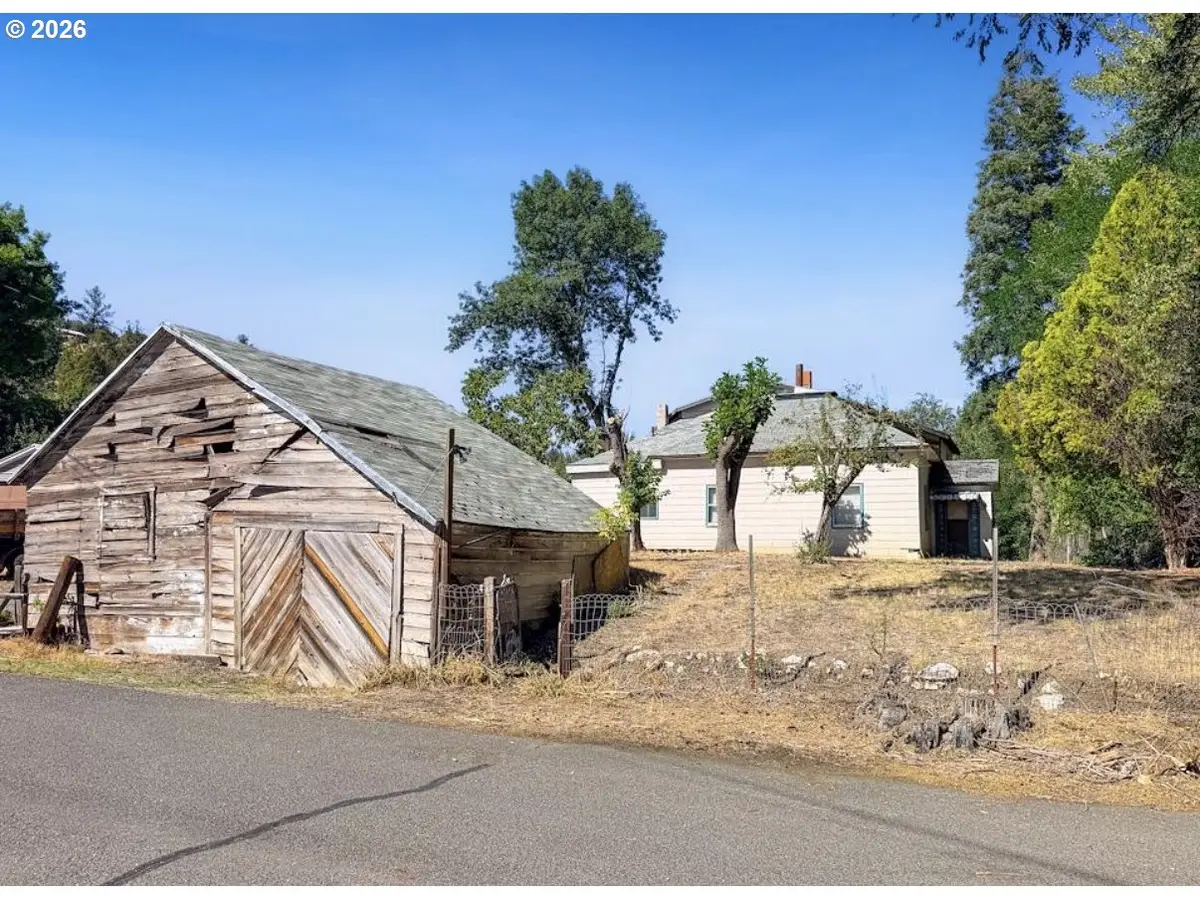 100 W Bridge Rd, Canyon City, OR 97820 - #1