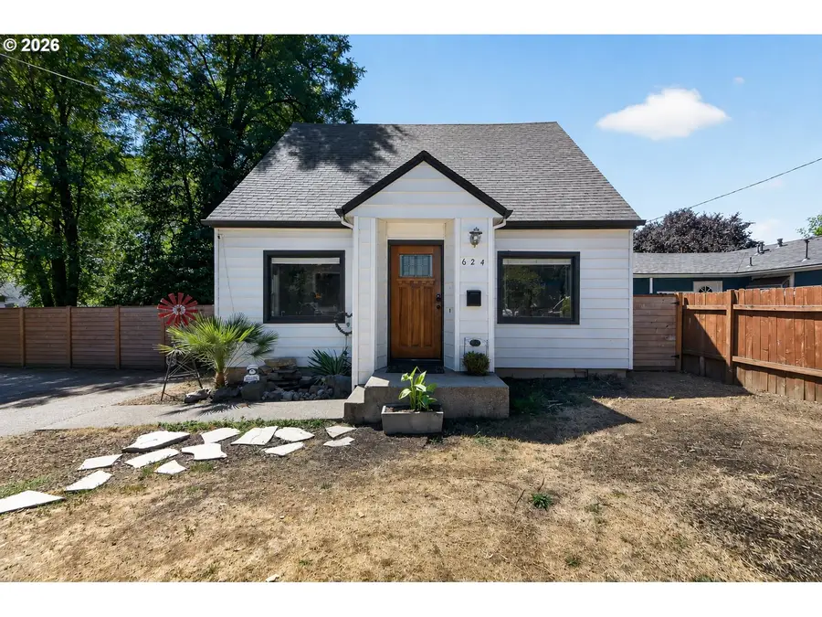 624 Church St, Woodburn, OR 97071 - #2