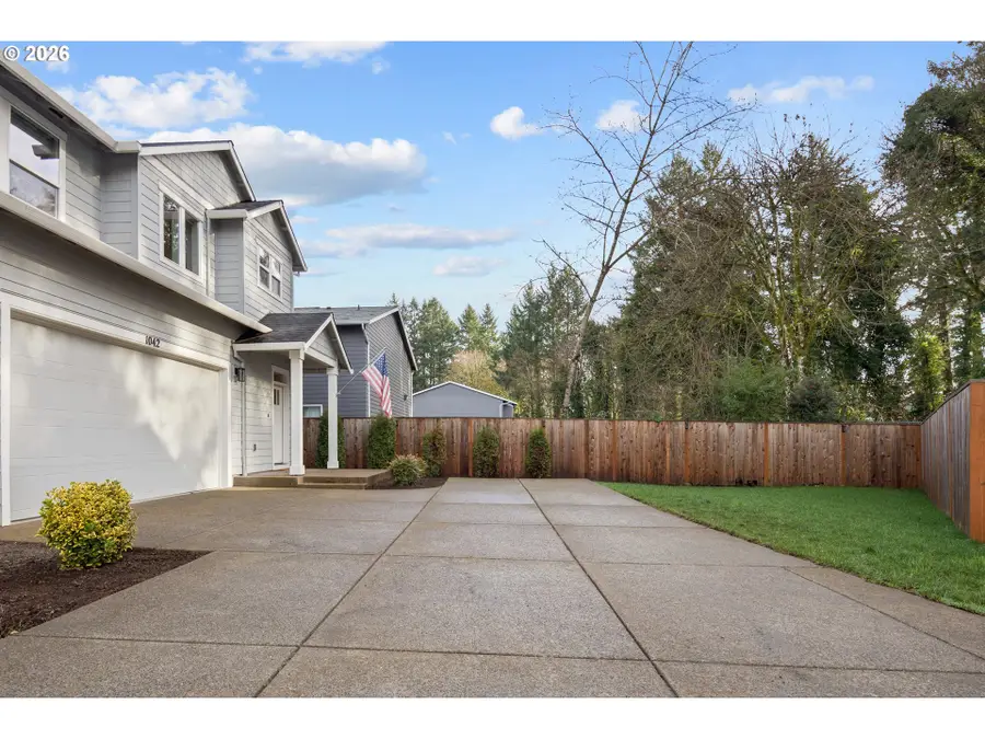 1042 S College St, Newberg, OR 97132 - Image #2