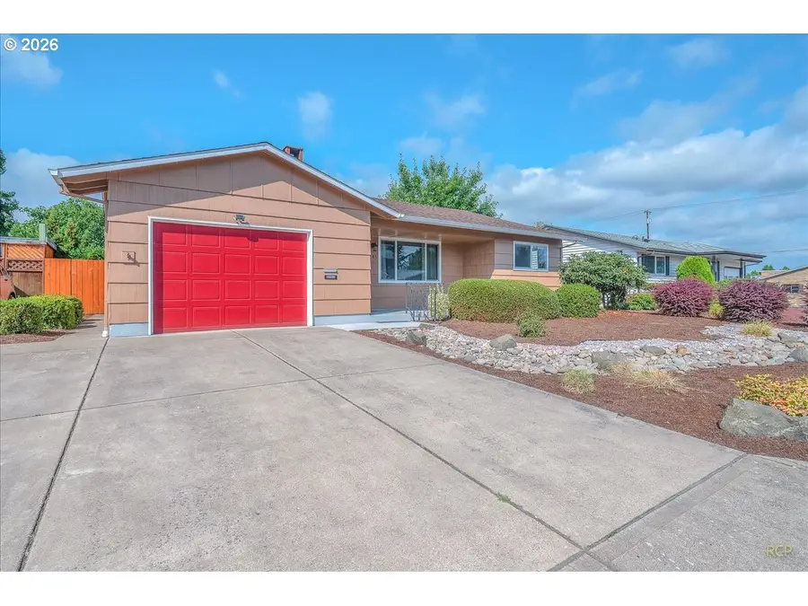943 Oregon Way, Woodburn, OR 97071 - #2