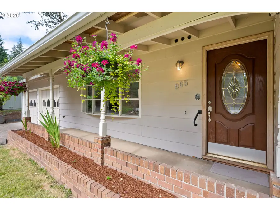 865 E 43rd Ave, Eugene, OR 97405 - #2