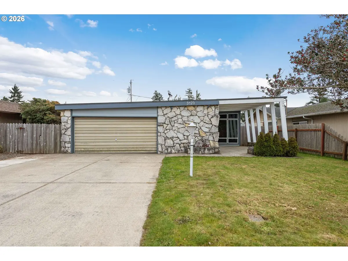 3123 Oak St, North Bend, OR 97459 - Image #1