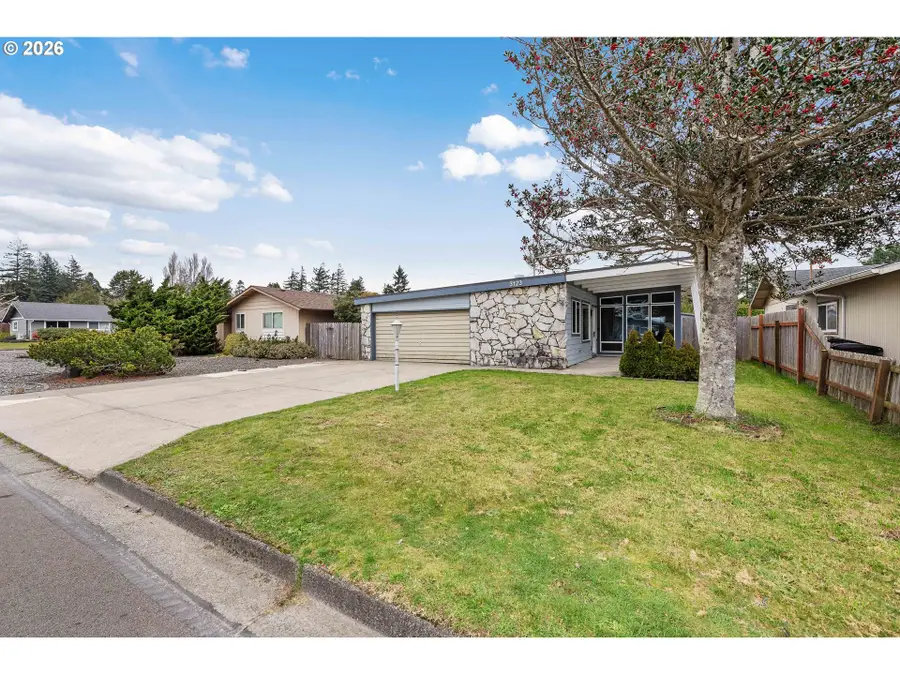 3123 Oak St, North Bend, OR 97459 - Image #2