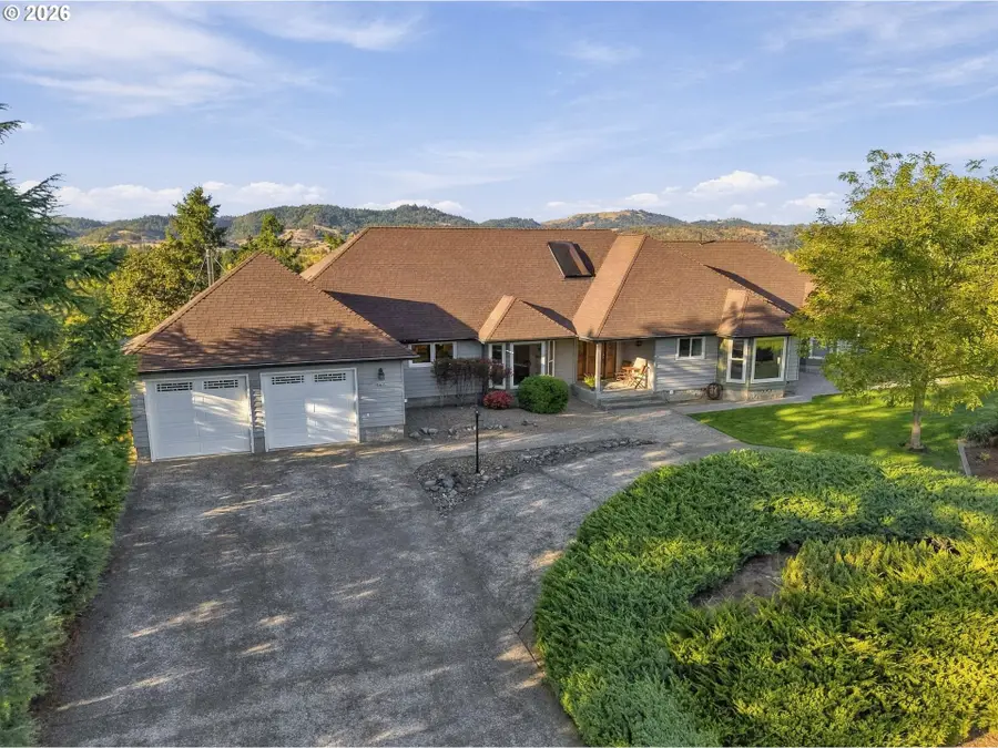 365 Birdie Ln, Roseburg, OR 97471 - #2