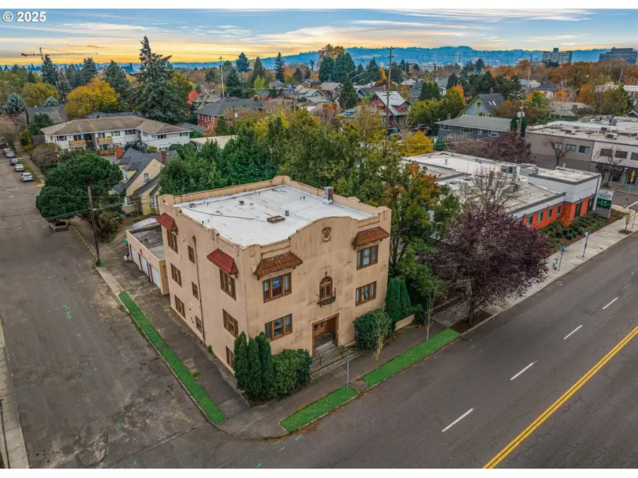 2634 NE Broadway St, Portland, OR 97232 - #2