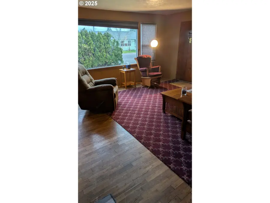 688 32nd St, Springfield, OR 97478 - Image #3