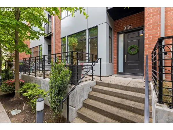 1728 NW Riverscape St, Portland, OR 97209