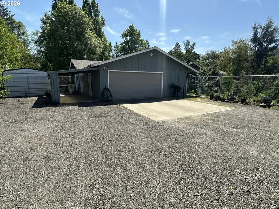 159 Fawn Dr, Roseburg, OR 97470 - #2
