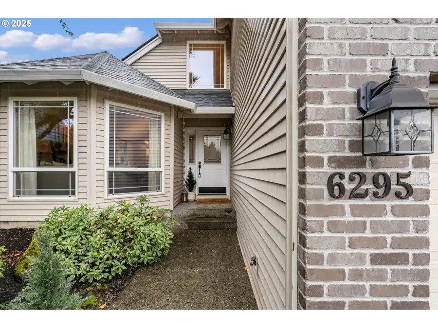 6295 SW Tillamook Pl, Beaverton, OR 97007 - Image #2