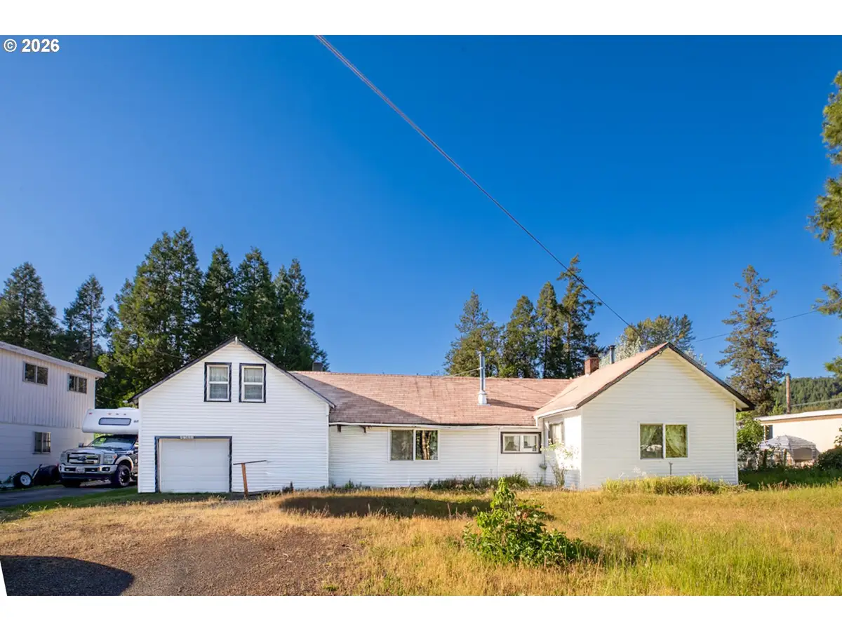 47433 School St, Oakridge, OR 97463 - #1