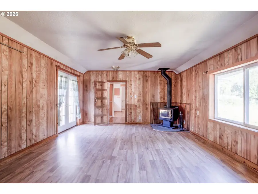 47433 School St, Oakridge, OR 97463 - #2