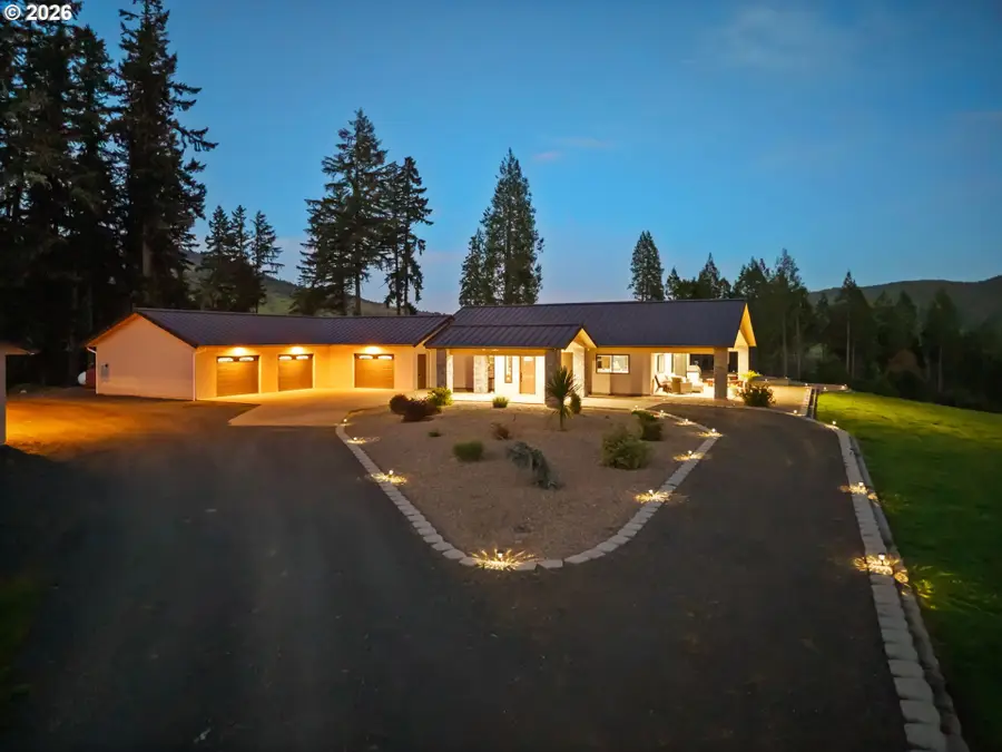 5996 Hayhurst Rd, Yoncalla, OR 97499 - #2
