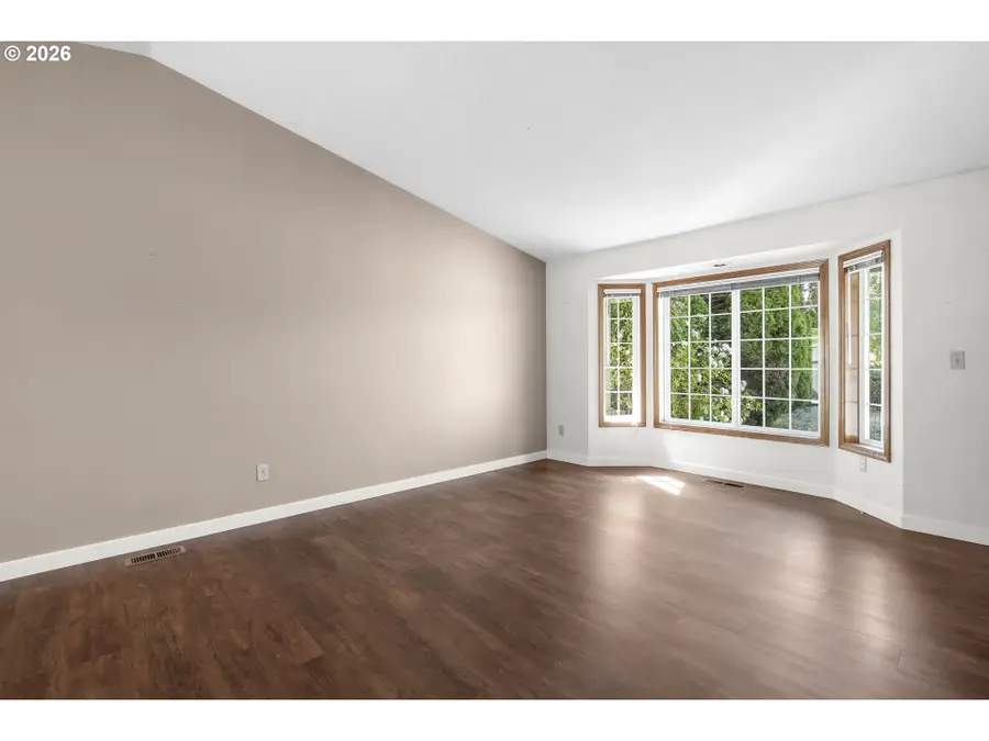 219 E Mission Dr, Newberg, OR 97132 - #2
