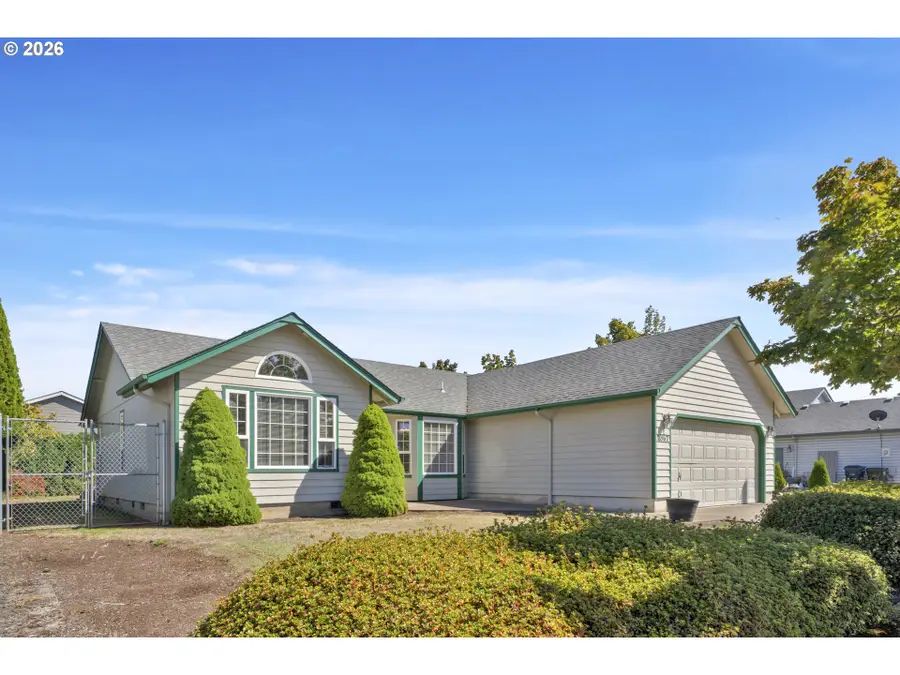 2362 Loch Dr, Springfield, OR 97477 - #3