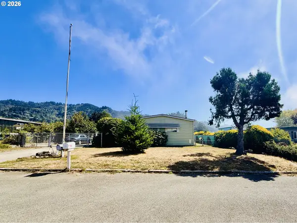 15965 Bay View Dr, Brookings, OR 97415