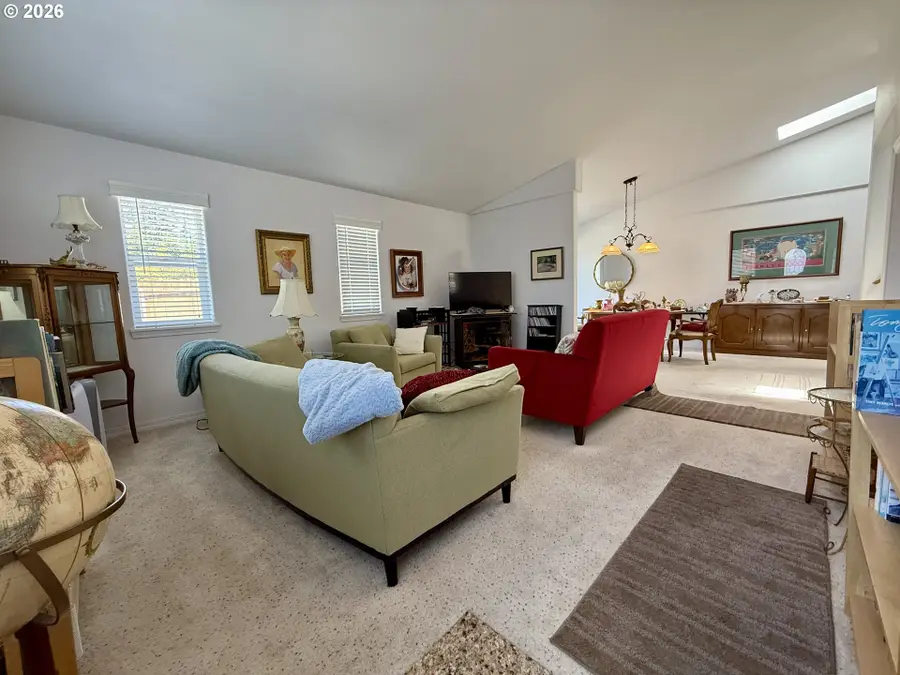 1215 Ransom Ave, Brookings, OR 97415 - #2