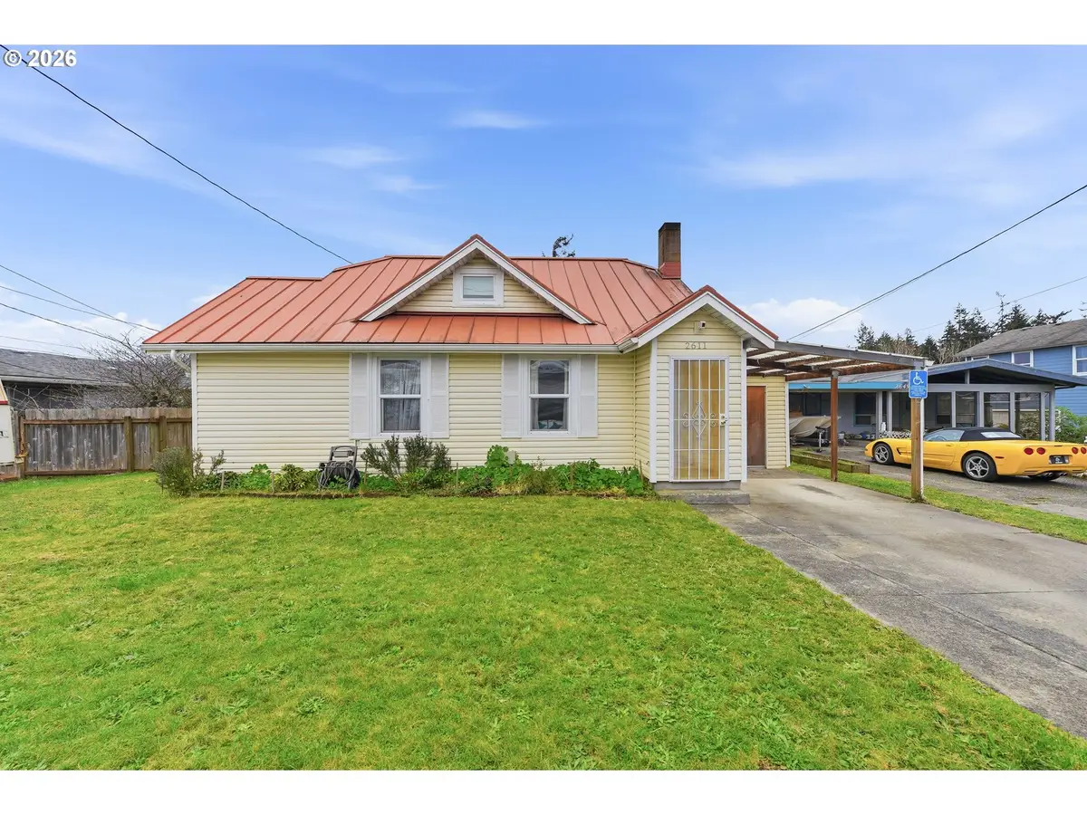 2611 Everett Ave, North Bend, OR 97459 - #1