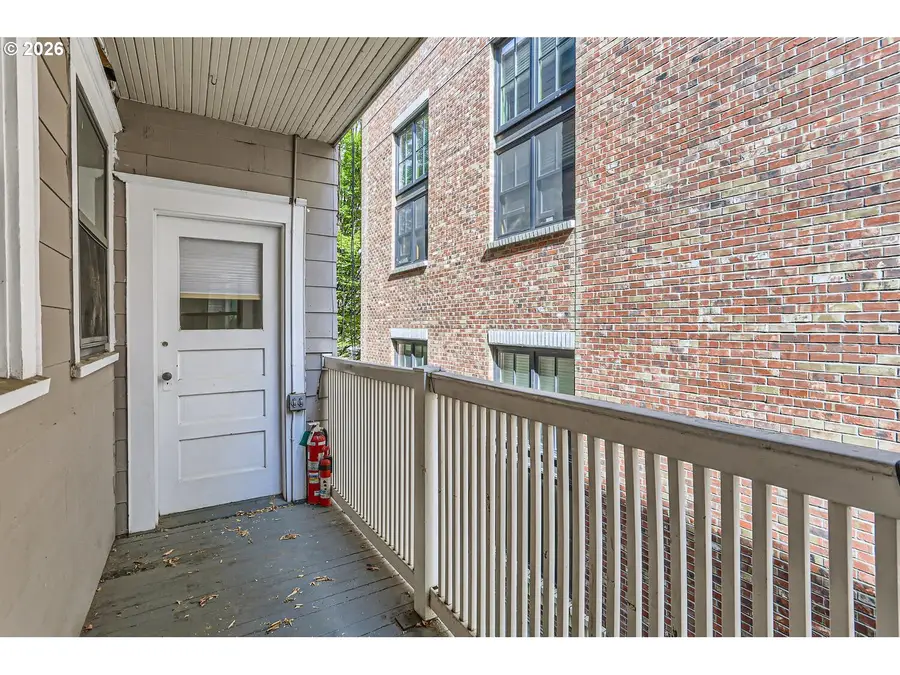 2167 SW Yamhill St, Portland West, OR 97035 - #2