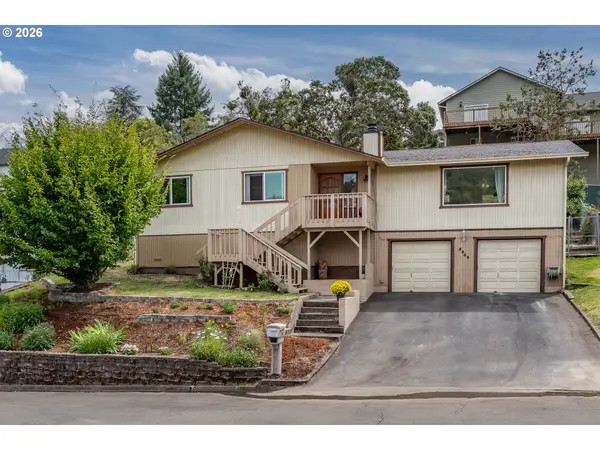 2045 NW Sunberry Dr, Roseburg, OR 97471