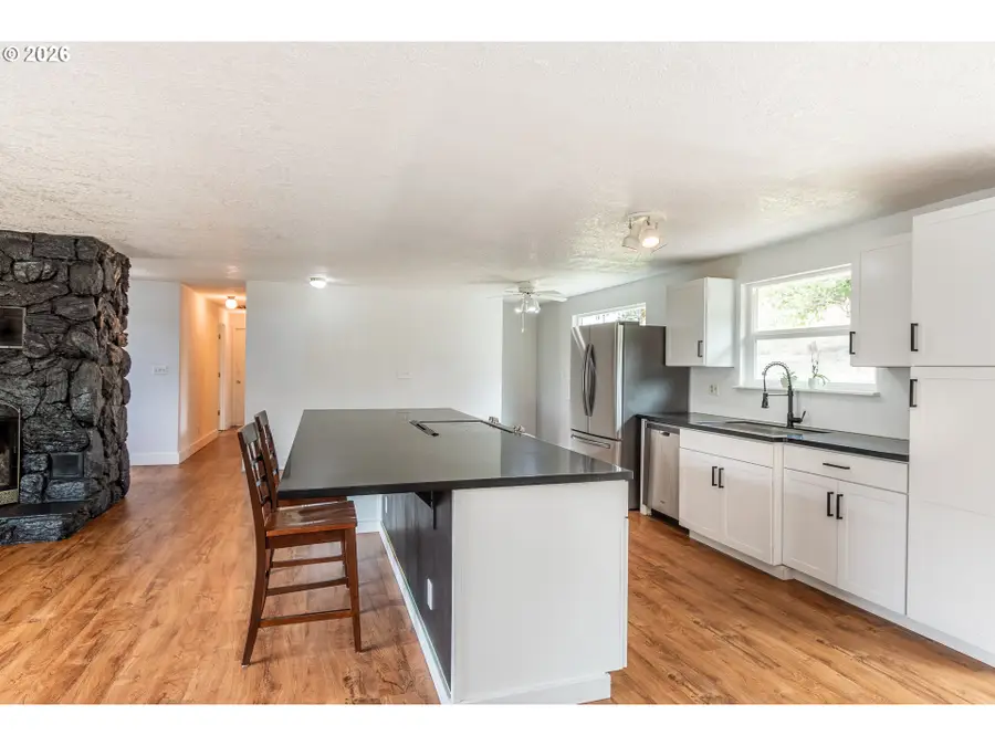 2045 NW Sunberry Dr, Roseburg, OR 97471 - #3