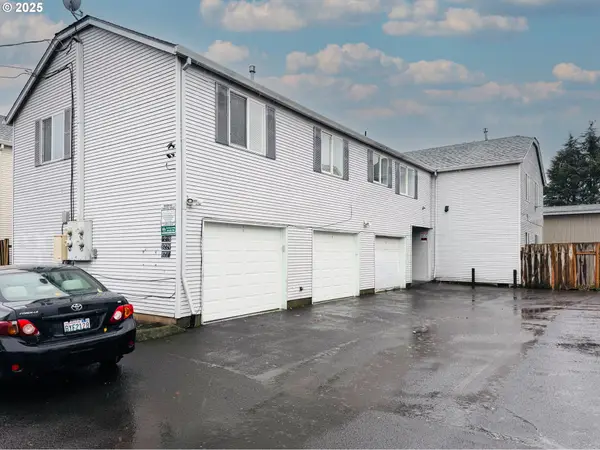 8224 SE Washington St, Portland, OR 97216