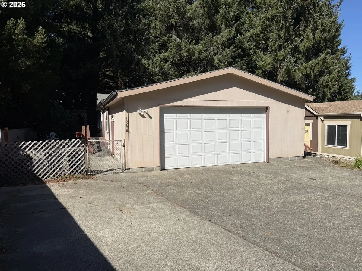 1520 Village Pines Ave, Coos Bay, OR 97420 - #1