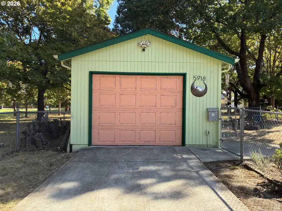 5918 N Newark St, Portland, OR 97203 - #2