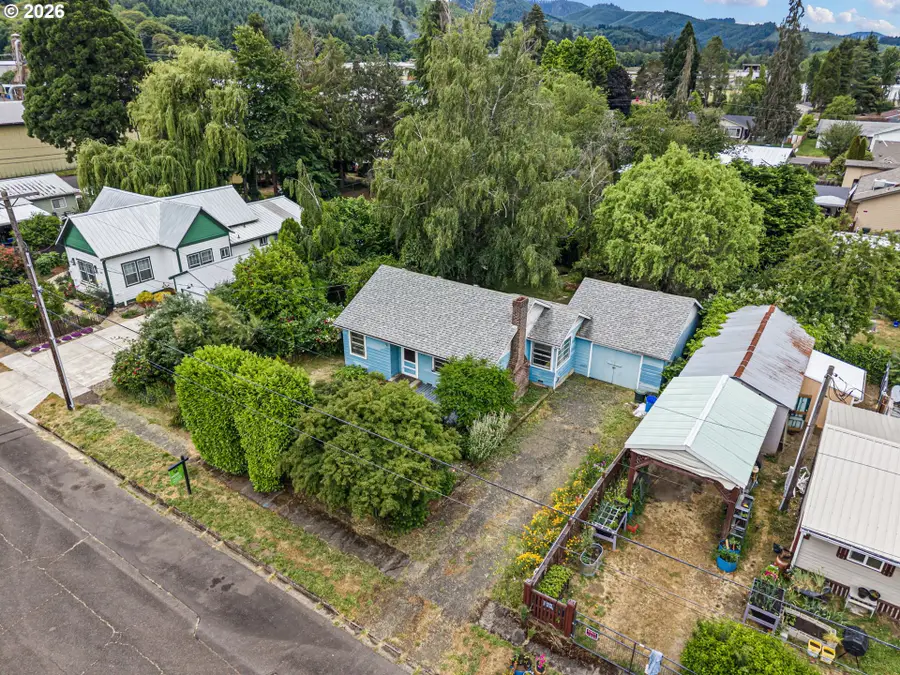 415 Date St, Drain, OR 97435 - #2
