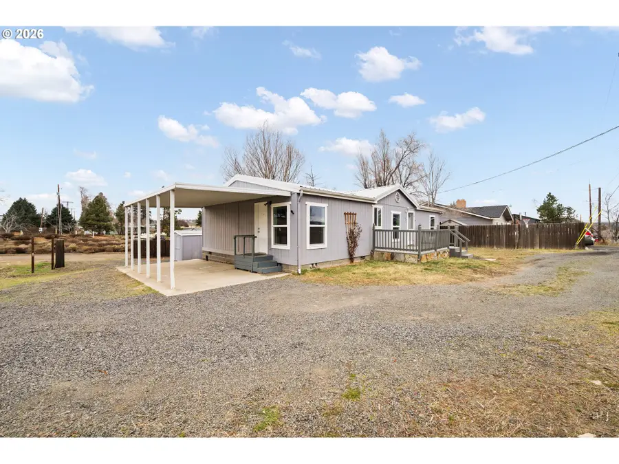 682 SE 10th St, Madras, OR 97741 - #2
