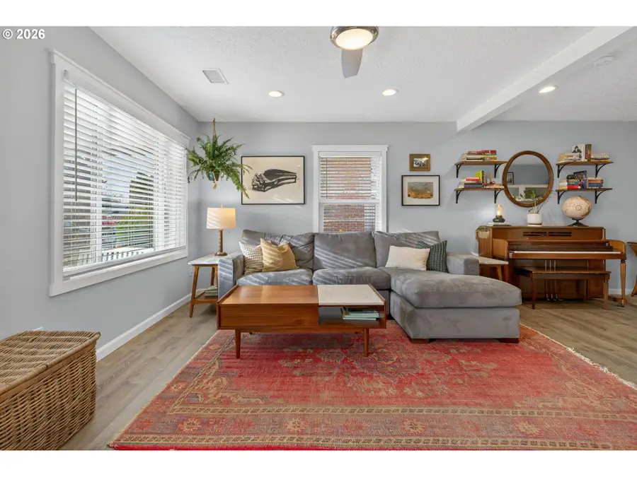 6047 SE Rhone St, Portland, OR 97206 - Image #3