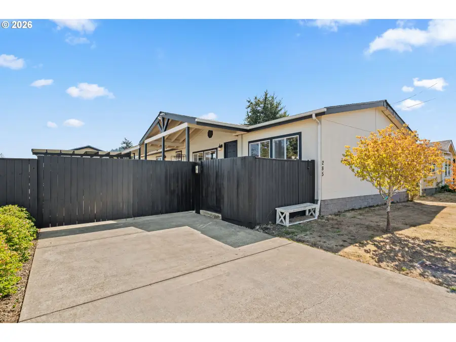 285 S 52nd Pl, Springfield, OR 97478 - #2