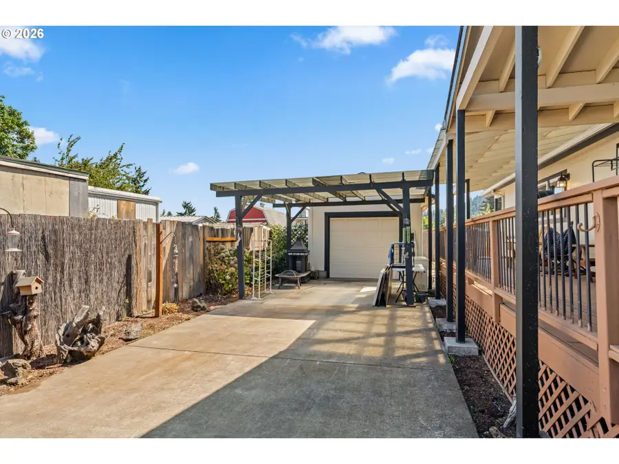 285 S 52nd Pl, Springfield, OR 97478 - #3