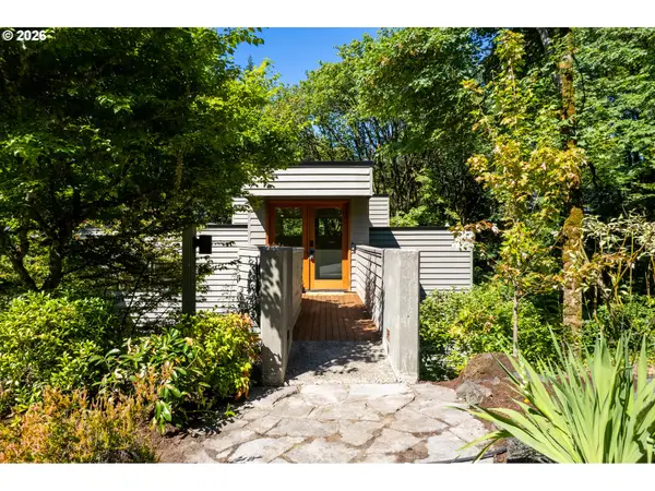 3128 SW Cascade Dr, Portland, OR 97205
