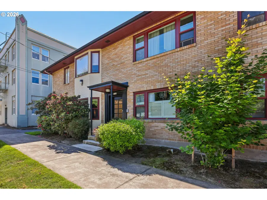 2120 NE Halsey St #31, Portland, OR 97232 - #3