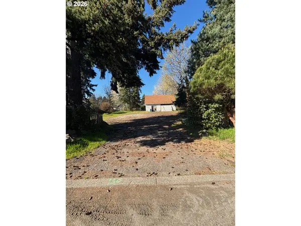 8615 SE Roots Rd, Clackamas, OR 97015