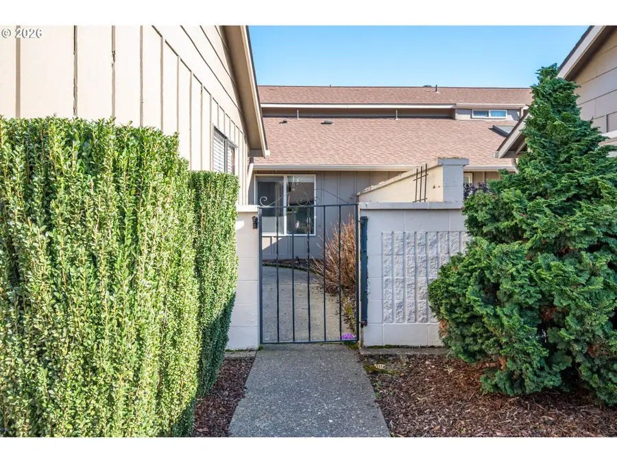 605 Peardale Ln #18, Longview, WA 98632 - #2