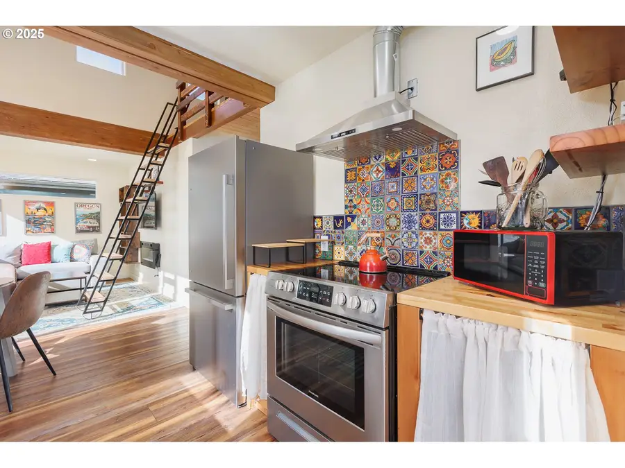 1409 SW Adahi Ave, Waldport, OR 97394 - Image #3