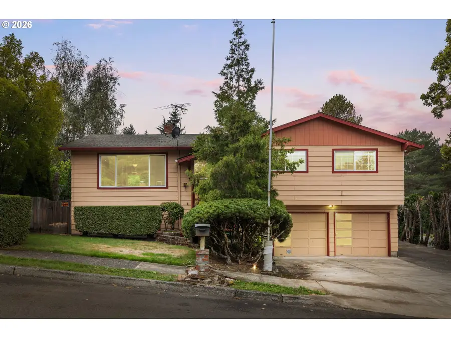 586 SW 6th St, Gresham, OR 97080 - #2